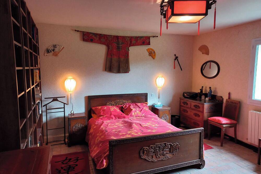 La Villa Rouge in Valdivienne, Vienne