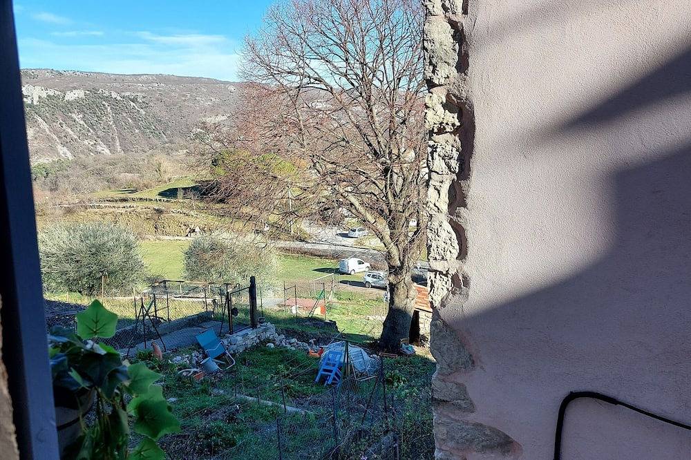 Apartamento entero, In the heart of a medieval French village. One bed apartment. Pet friendly in Cipières, Region de Cannes