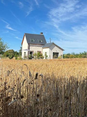 Gîte pour 2 personnes, avec vue ainsi que jardin et bassin pour enfant à Bonsmoulins