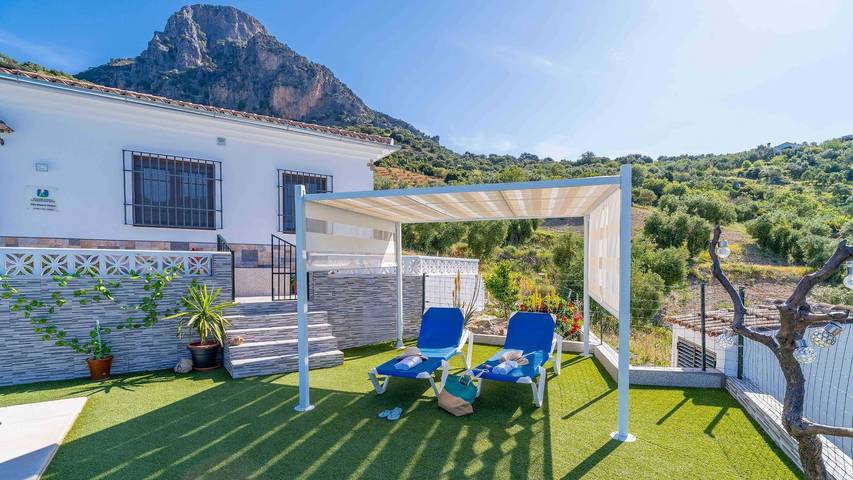 Casa rural para 6 personas, con balcón/terraza y piscina, Se admiten mascotas en El Gastor - 2