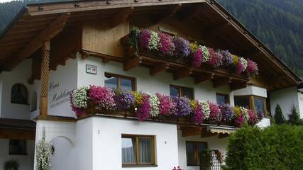 Hütte für 2 Personen, mit Terrasse und Garten im Stubaital