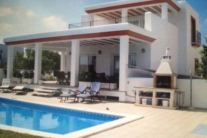 Location de vacances pour 8 personnes, avec jardin et terrasse à Santa Gertrudis de Fruitera