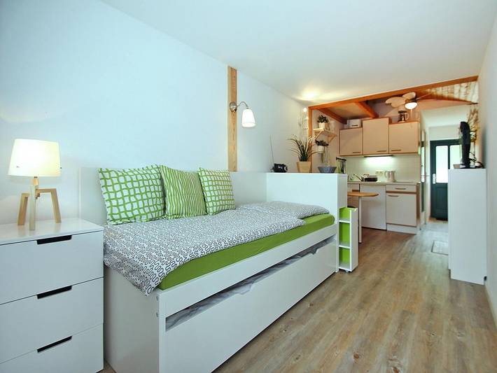 Ganze Ferienwohnung, Bootshaus in Mirow mit überdachter Terrasse in Mirow, Mecklenburg-Strelitz