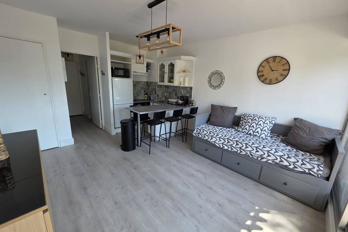 Estudio entero, Bright studio in residence with swimming pool in La Ciotat, Marsella region