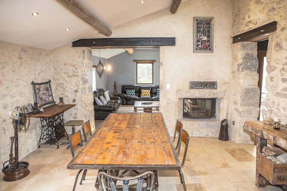 The old oven in Robion, Parc naturel régional du Luberon