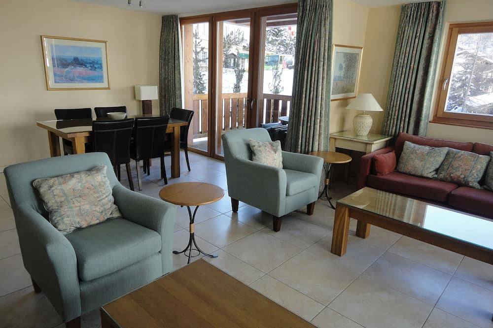 Entire apartment, Chalet Apartment With Stunning Matterhorn Views in Zermatt, Wallisian Alps