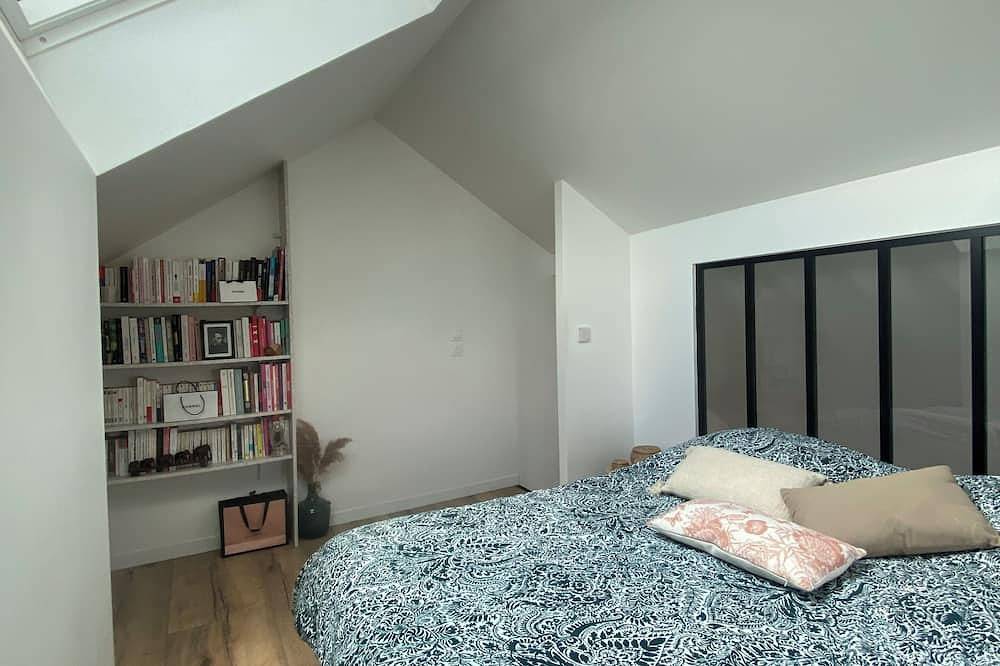 Entire apartment, Bright Duplex in Rosny-sous-Bois, Seine-Saint-Denis