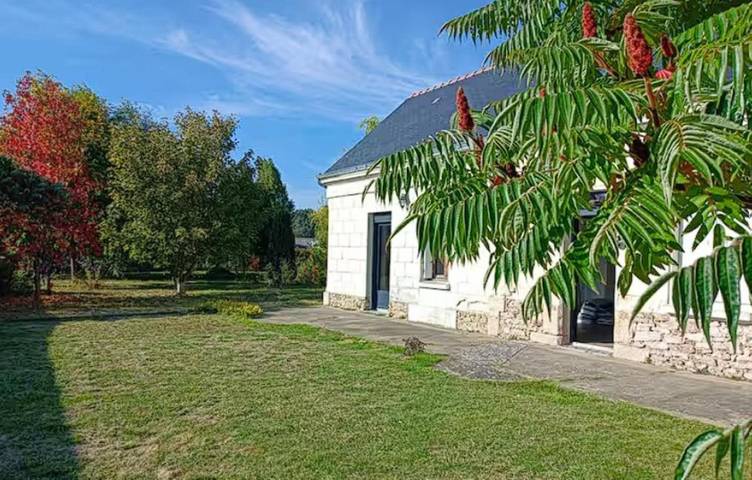 Location de vacances pour 8 personnes, avec Terrasse ainsi que Jardin et Piscine à Vivy