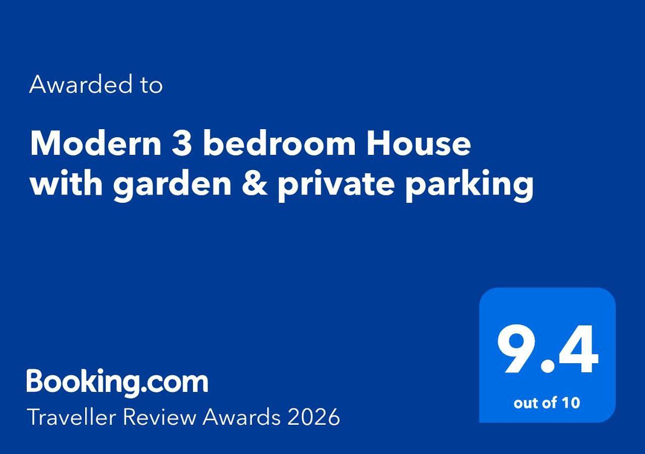 Modern 3 bedroom House with garden & private parking in Twickenham, London