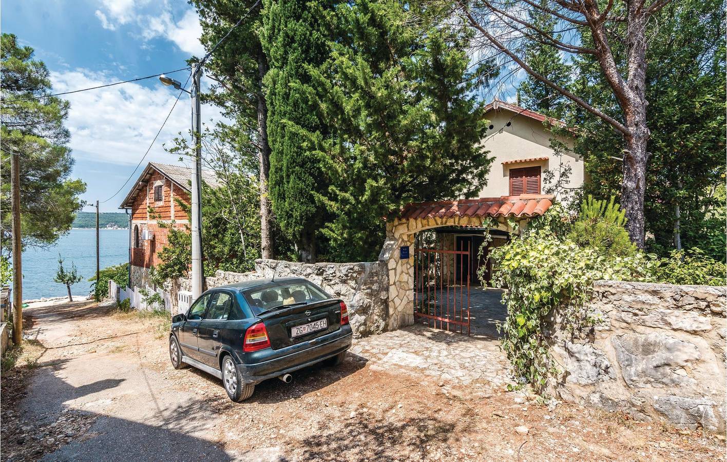 Entire holiday apartment, Holiday apartment for 4 people with terrace in Donji Karin, Zadar
