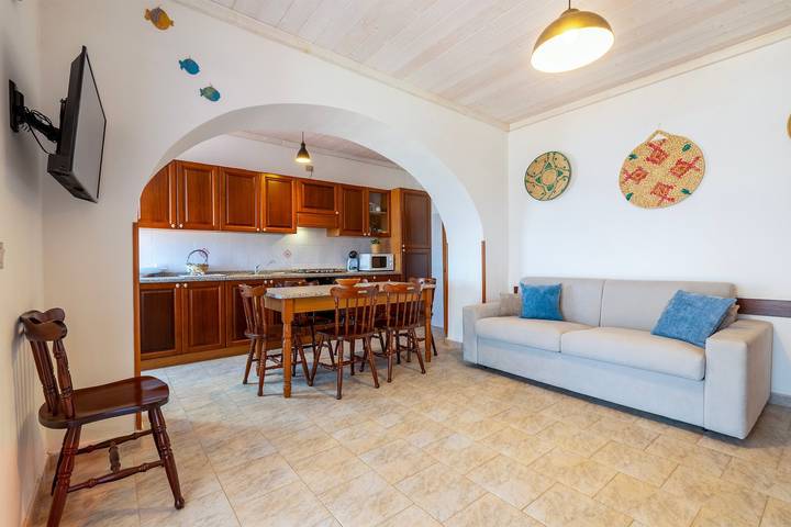Hel lejlighed, La Casa Di Giò – Beachfront Apartment with Sea View Terrace and Wi-Fi in La Ciaccia, Valledoria