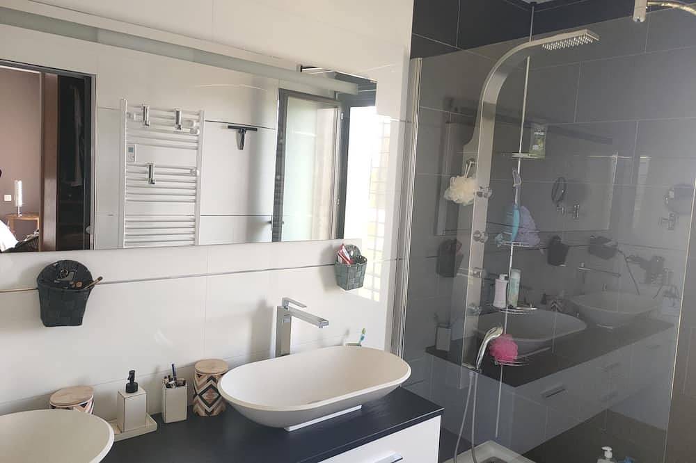 Contemporary villa with stunning views in Bédarieux, Béziers region