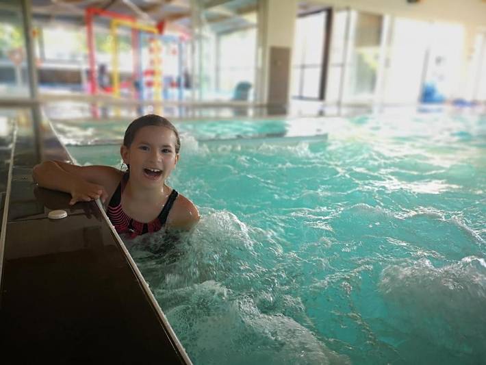 Camping pour 4 personnes, avec Jacuzzi et Terrasse ainsi que Jardin et Piscine