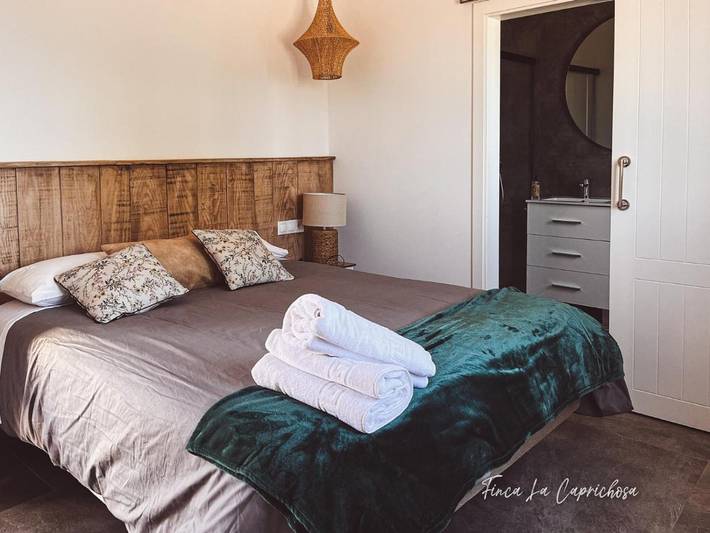 Casa rural para 16 personas, con terraza además de piscina y vistas en Cortelazor - 4