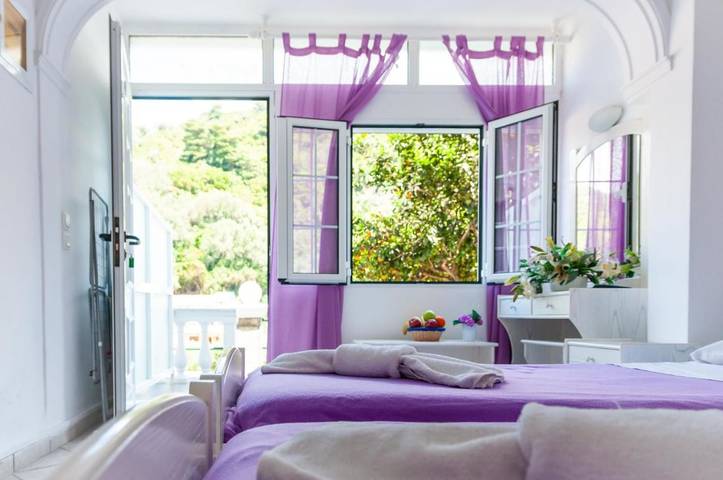 Appart’hôtel pour 3 personnes, avec Balcon et Terrasse ainsi que Jardin et Vue