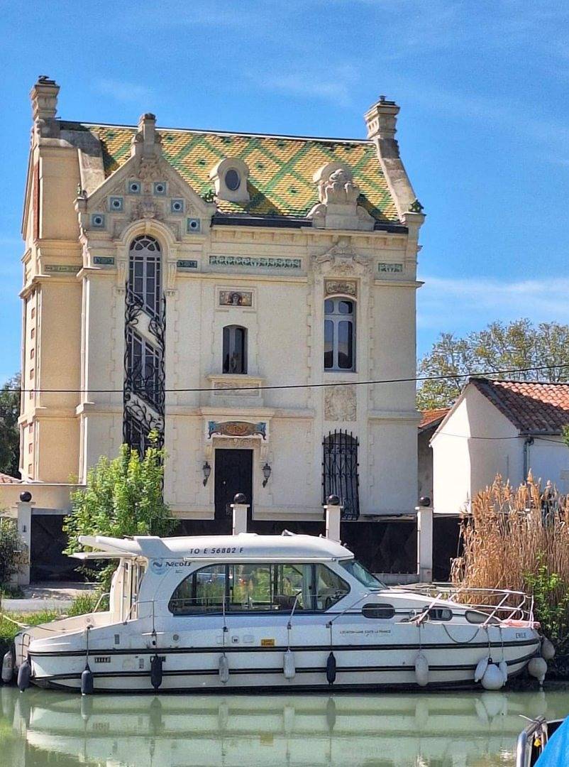 Bateau sans permis, canal du Midi, à quai ou navigation in Béziers, Côte d'Améthyste