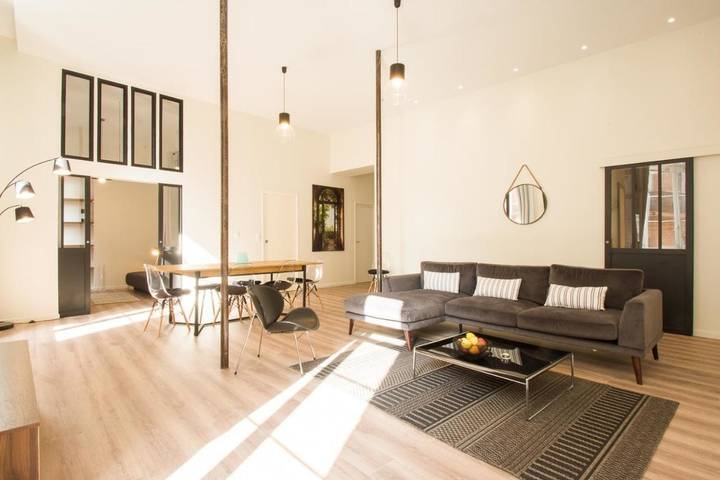 Gîte pour 5 personnes, avec terrasse dans Office De Tourisme De Toulouse