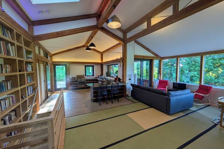 Location de vacances pour 8 personnes, avec jardin et balcon dans Jalogny