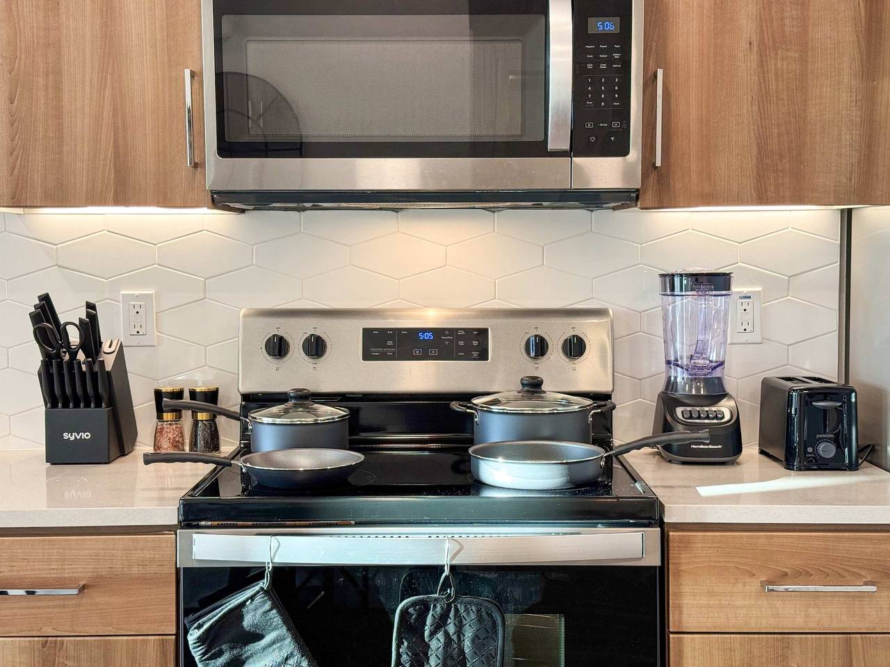 Entire apartment, Sunny Home in Mid-Hollywood  Pool   Free Parking  in Hollywood, Los Angeles