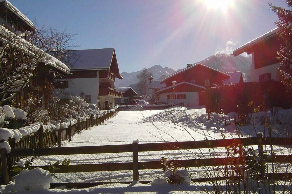 Ganze Wohnung, Großzügige, helle Fewo, große Sonnenterrasse (Südwest) mit Bergblick in Langenwang, Fischen