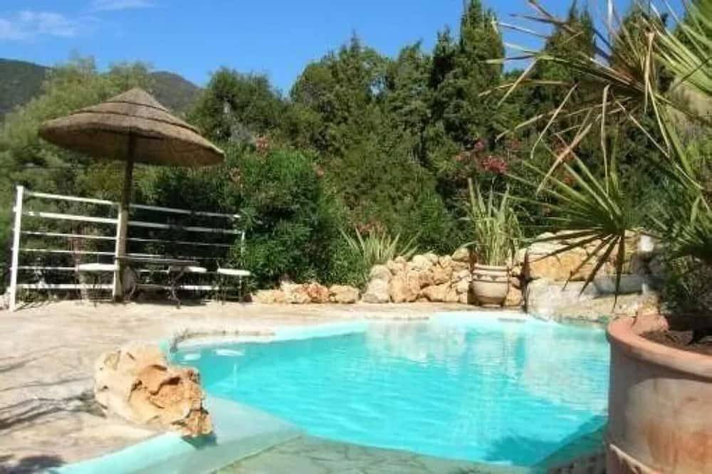 Standing Villa (independent ground floor) + swimming pool / Cavalaire / Air conditioning. Prox St-Tropez. Ideal Family in Cavalaire-sur-Mer, Côte méditerranéenne (France)