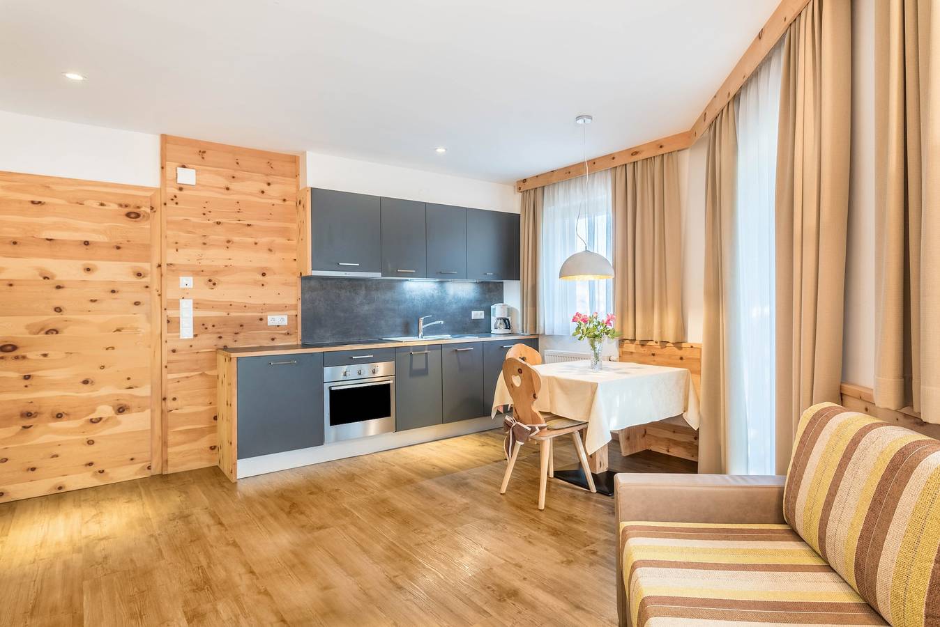 Ganze Wohnung, Apartments Marialisa Superior 'Apt Rose' mit Bergblick, Whirlpool & Wlan in Gufidaun, Klausen