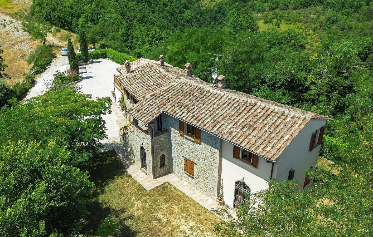 Appartement mit Panoramablick, Pool und Garten in Valfabbrica, Perugia Provinz