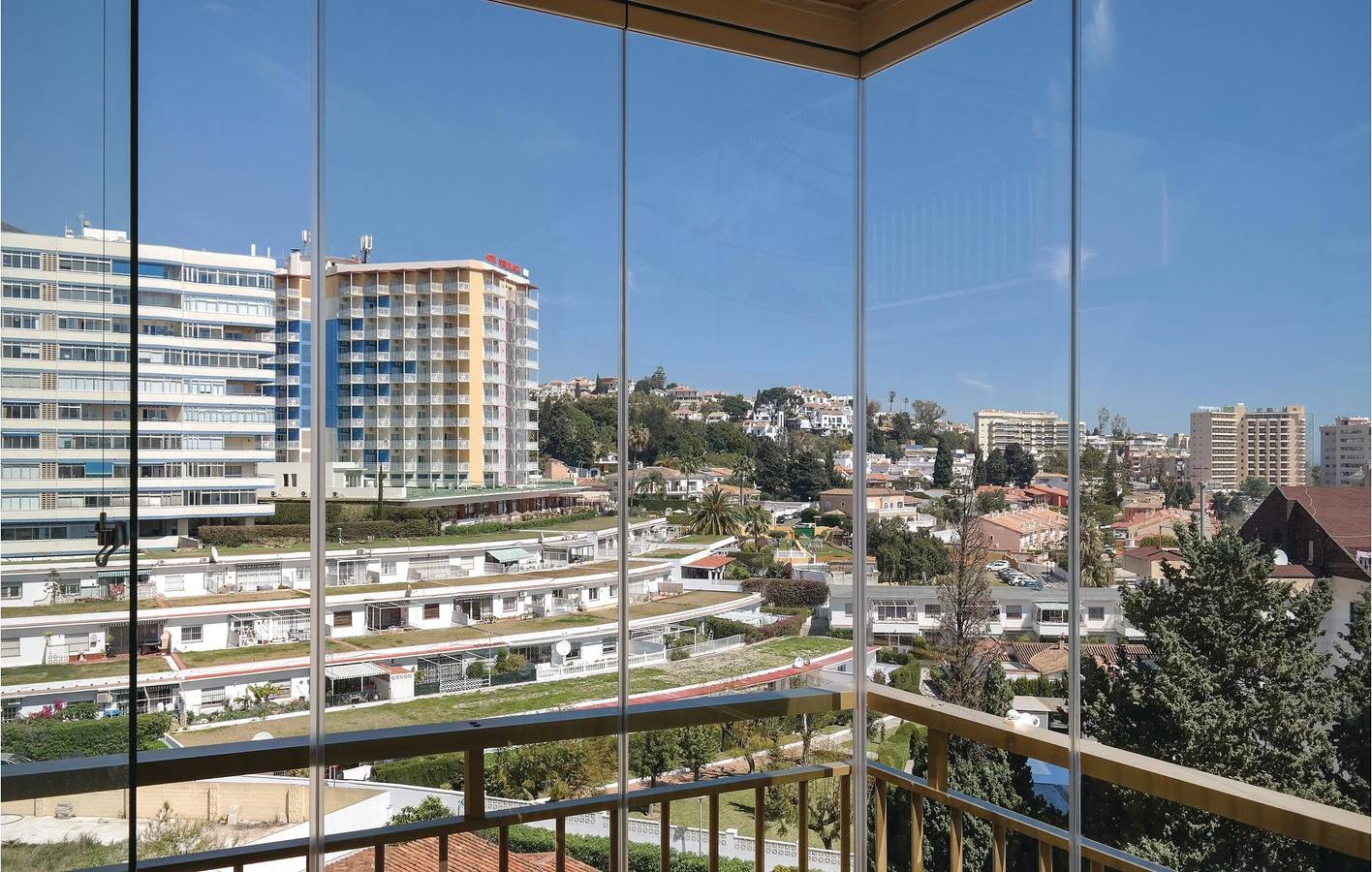 Ganze Ferienwohnung, WiFi-Rückzug am Pool in der Nähe von Playa de Torreblanca in Los Boliches, Fuengirola