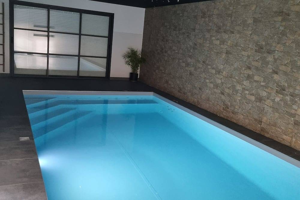 Villa l'abri étoilé à 300m de plage avec piscine intérieure chauffée in Le Dossen, Santec