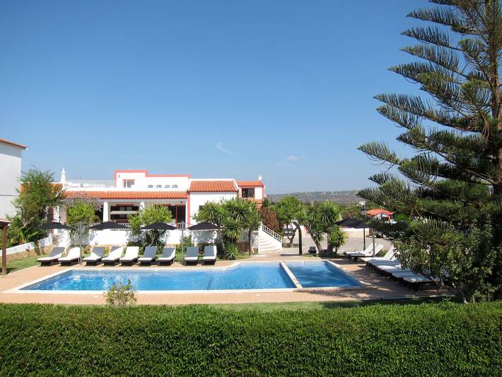 Ferienwohnung für 4 Personen, mit Balkon und Terrasse sowie Garten und Pool an der Algarve