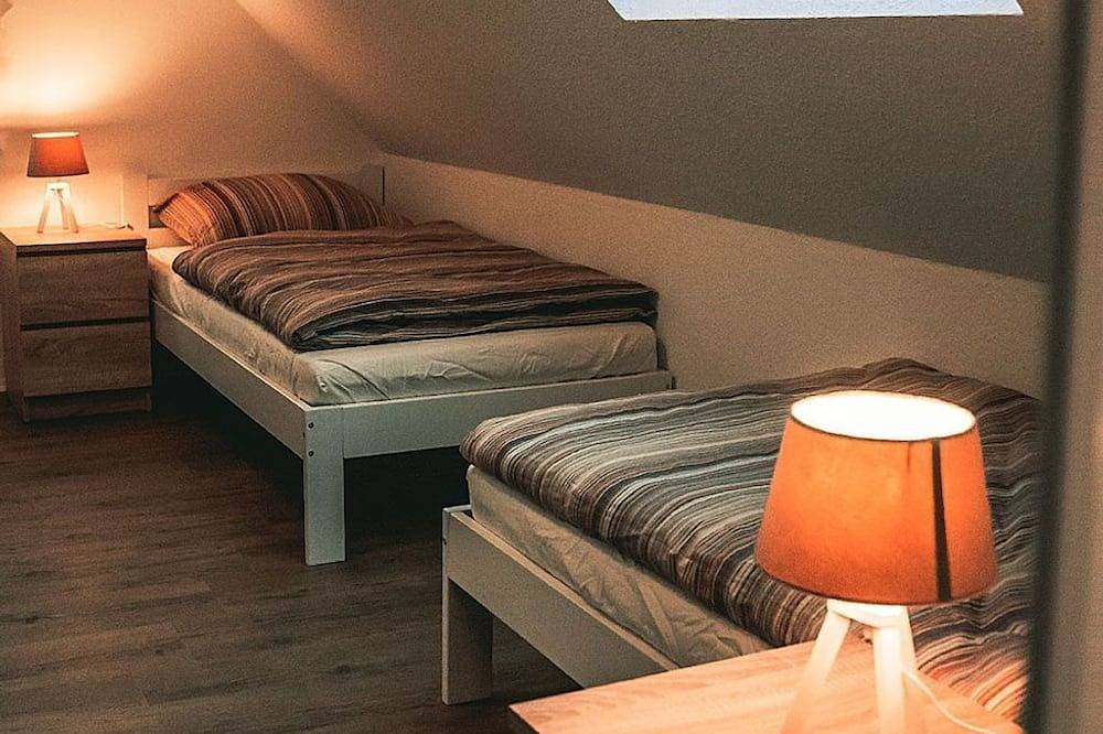 Ferienhaus Regine am See mit Privatstrand - Regine in Aurich, Landkreis Aurich