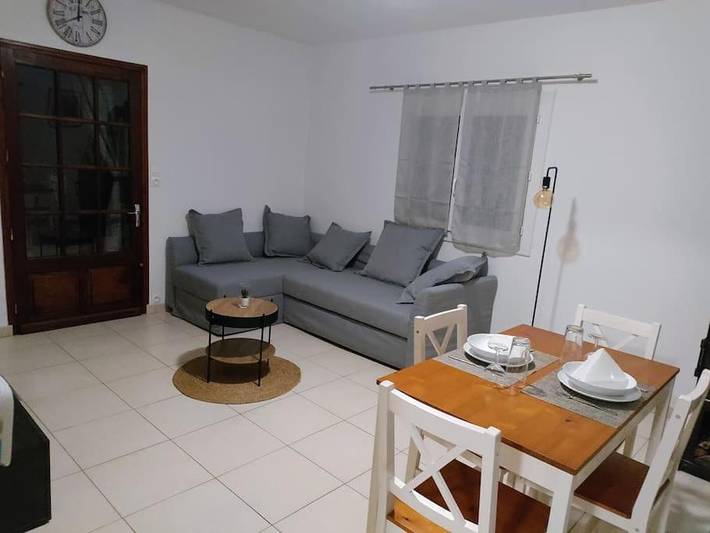 Gîte pour 6 personnes, avec jardin à Lhommaizé