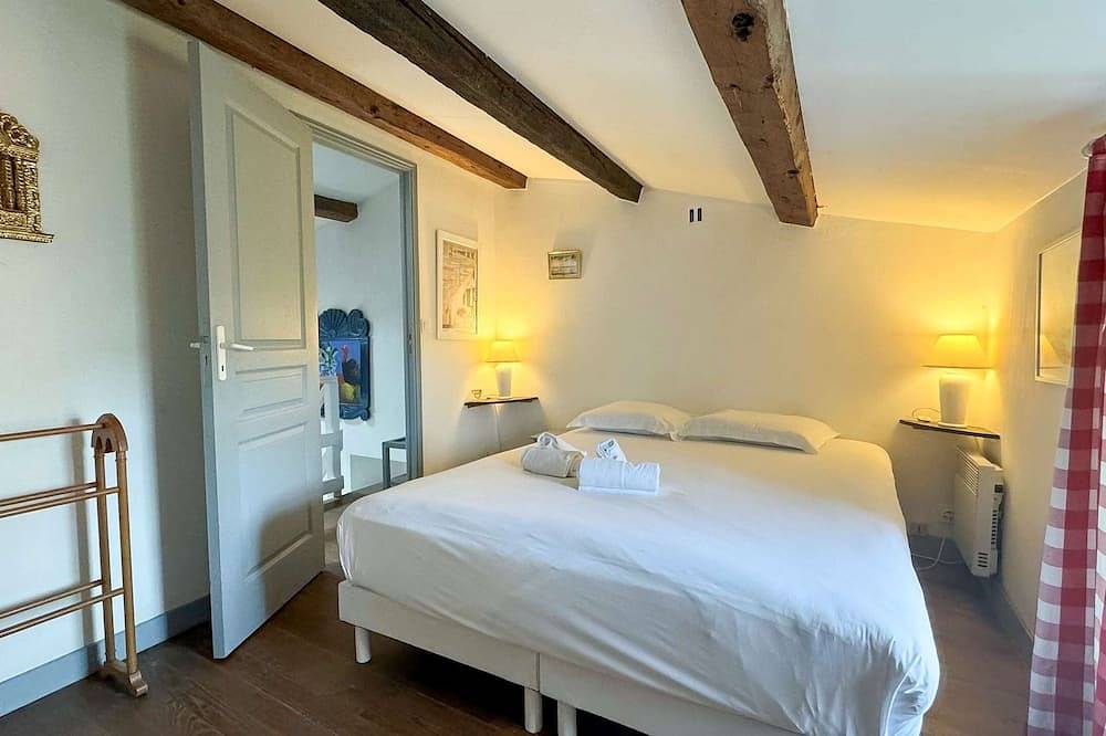 Pretty village house with its private courtyard in La Couarde-sur-Mer, Ile de Re