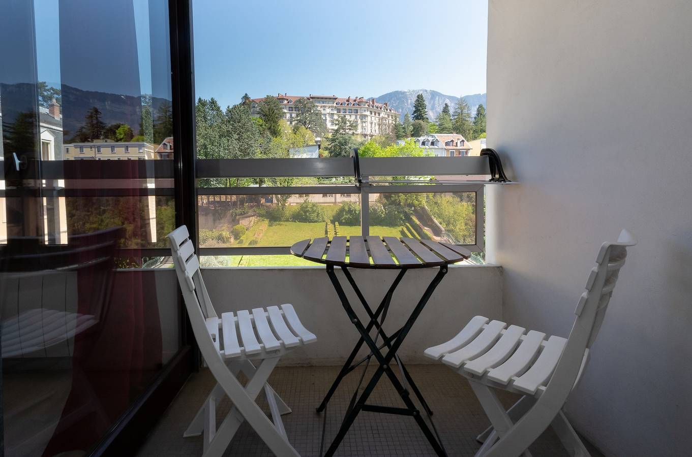 Appartement entier, Appartement 'Studio Meublé' avec vue sur les montagnes, balcon et Wi-Fi in Aix-les-Bains, Région de Chambéry