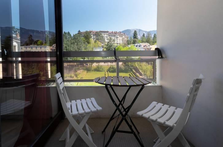Apartamento entero, Apartamento 'Studio Meublé' con vistas a la montaña, balcón y Wi-Fi in Aix-les-Bains, Chambéry region