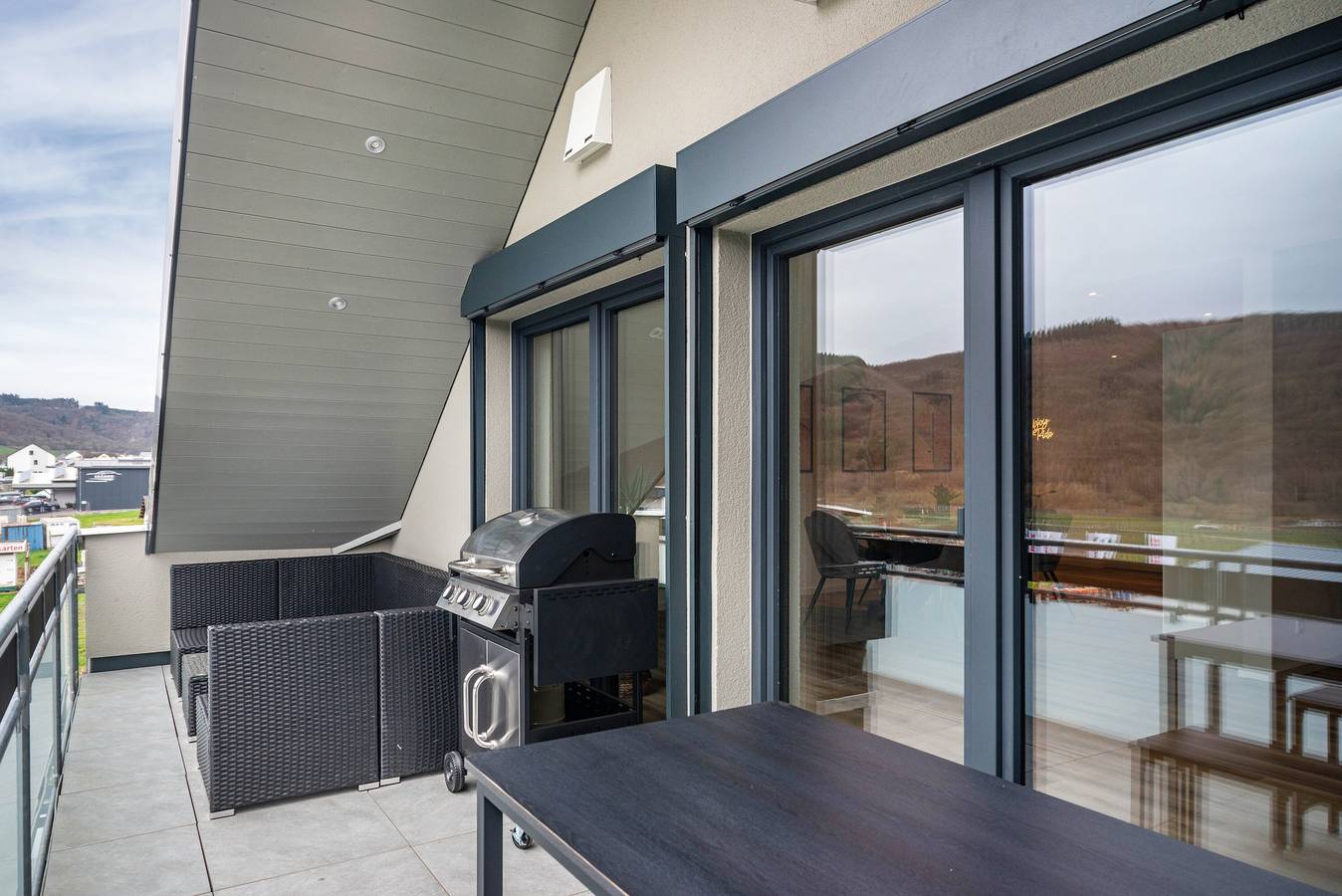 Ganze Wohnung, Apartment 'Moselbude Kröv' mit Moselblick, Sauna, Terrasse, E-Bikes inklusive, Grill in Kröv, Bernkastel-Kues & Umgebung