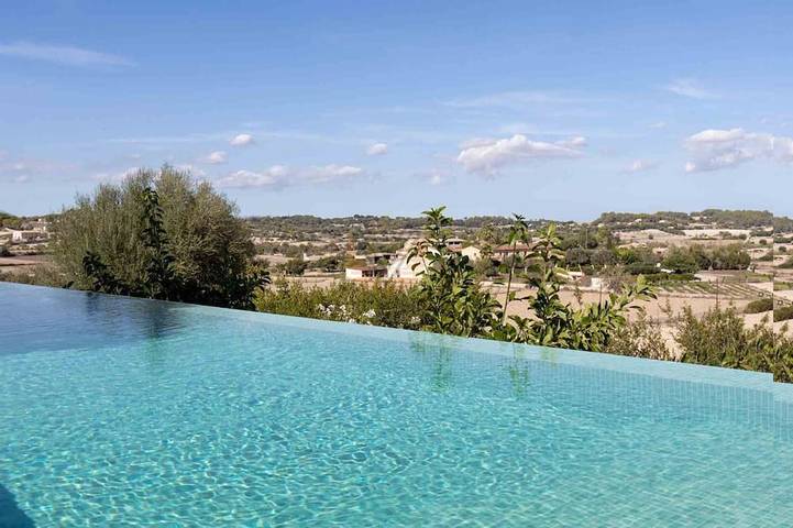 Gîte pour 6 personnes, avec Balcon et Terrasse ainsi que Jardin et Piscine dans Lloret De Vista Alegre