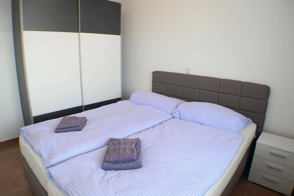 Ganze Wohnung, Hochwertige Ferienwohnung mit Kamin und Wellnessdusche wenige Meter zum Strand in Großenbrode, Ostholstein