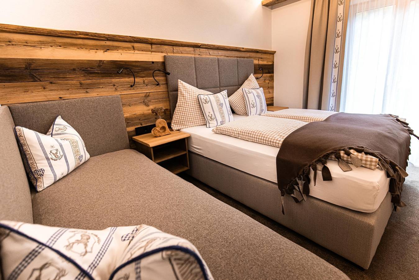 Ganze Ferienwohnung, Alpinchic Dreibettzimmer mit Balkon in Mühlbach am Hochkönig, Ski Amadé