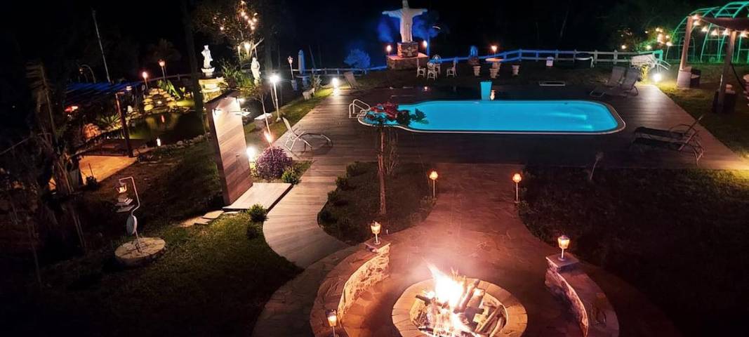 Finca für 4 Personen, mit Kinderpool und Whirlpool sowie Garten und Pool in Brasilien