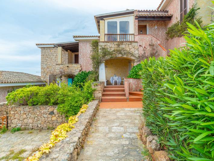 Gîte pour 4 personnes, avec terrasse et jardin à Arzachena - 2