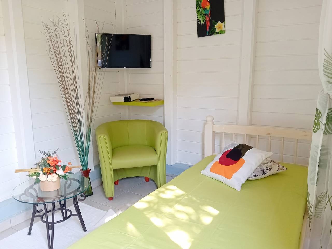 Acogedor Bungalow con Vista al Jardín en Les Abymes in Les Abymes, Guadalupe
