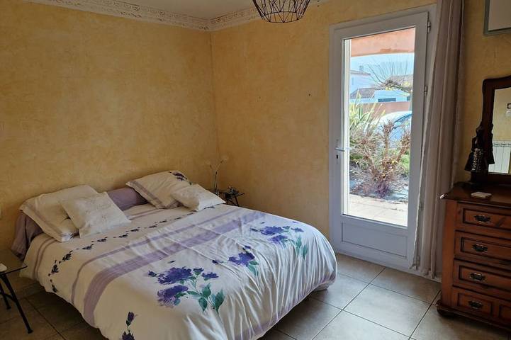 Location de vacances pour 8 personnes, avec Terrasse et Jardin à La Crau - 2