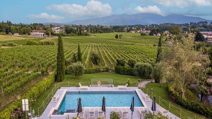 Villa for 6 Guests in Lucca, Colline Lucchesi, Picture 3