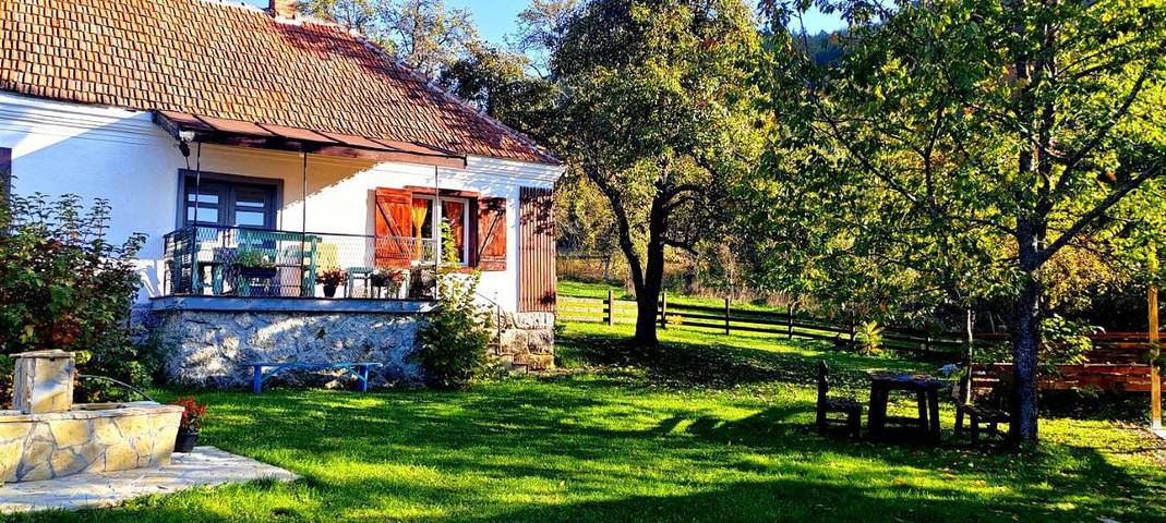 Location de vacances pour 4 personnes, avec jardin et vue à Kosjerić