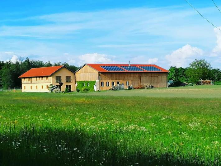 Ferienwohnung für 6 Personen, mit Terrasse und Garten sowie Ausblick in Haiming (Bayern)