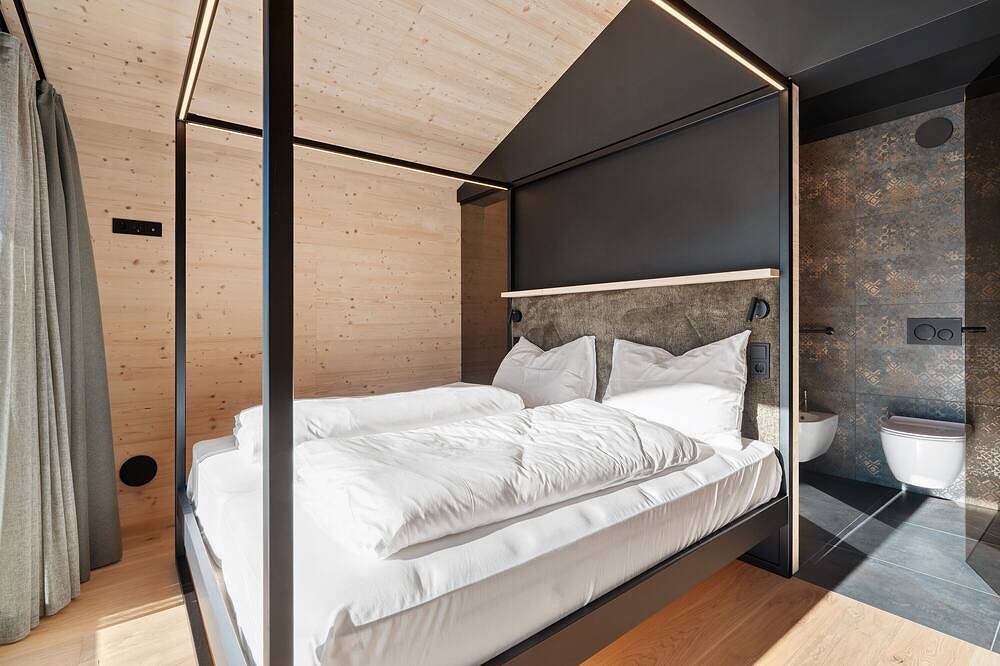 Geheel appartement, Chalet 'Einheit D' met Uitzicht op de Bergen, Privéterras en Wi-Fi in Deutschnofen, Eggental