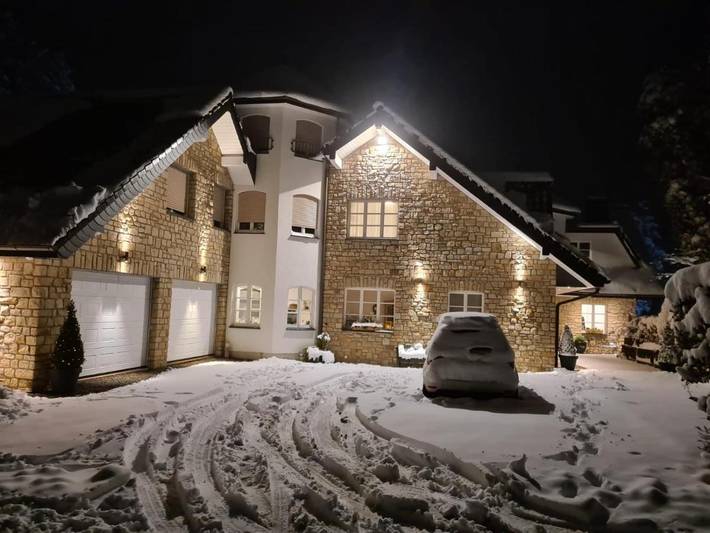 Ferienhaus für 25 Personen, mit Balkon und Terrasse sowie Garten und Ausblick in Roetgen - 3