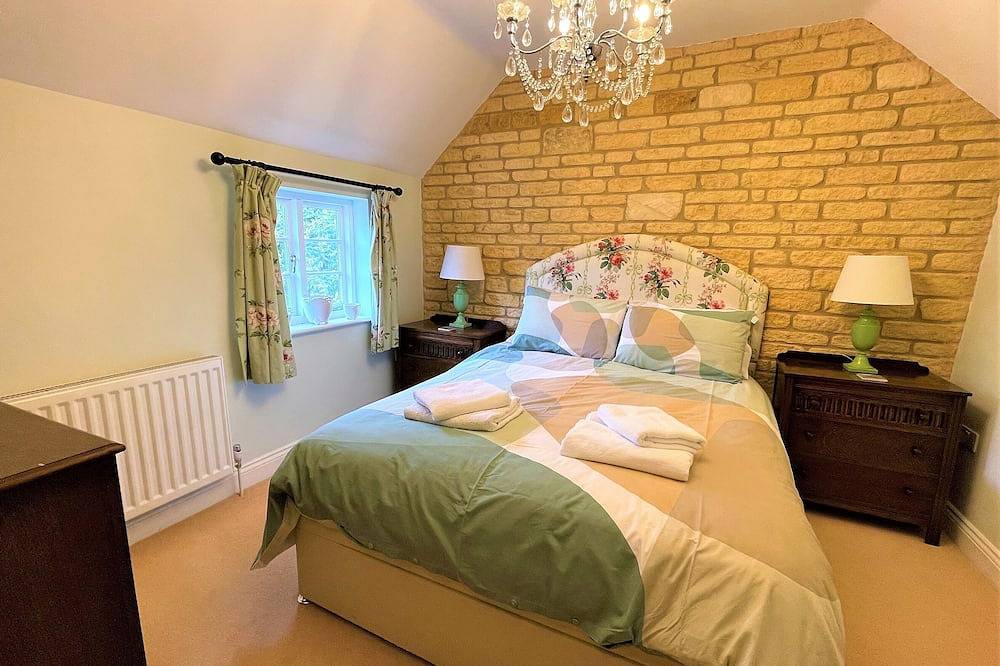 Roseleigh Cottage in the heart of Stow-on-the-Wold with parking for 2 cars. in Stow-on-the-Wold, Gloucestershire