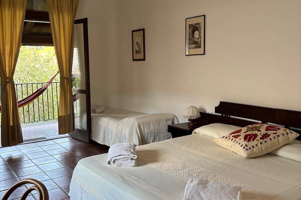 Agriturismo Lago Bracciano - Room Viola in Anguillara Sabazia, Lago di Bracciano